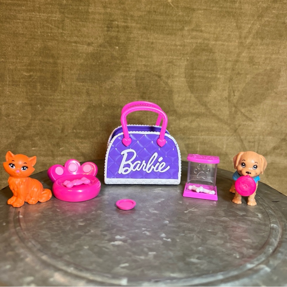 Barbie Pet Accessories Blue Kerchief Frisbee Carrier Dispenser Bones Bed Playset